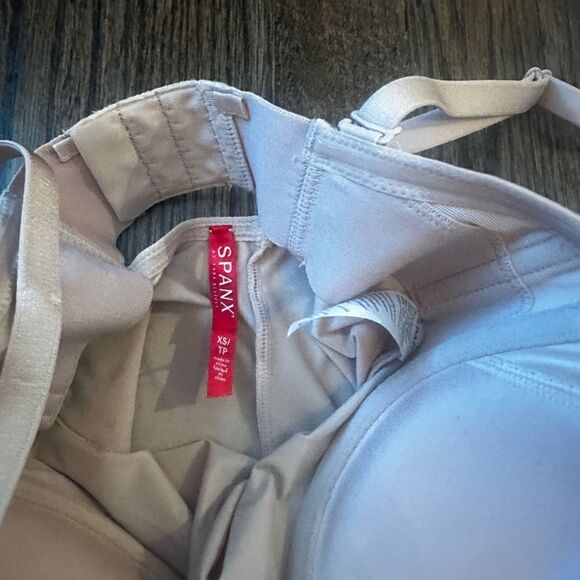 Spanx bodysuit  shapewear - Picture 7 of 8